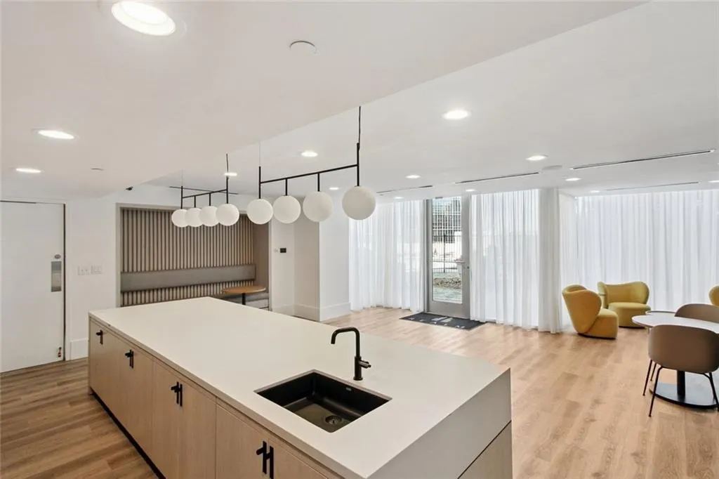 3324 Peachtree Road Ne Unit 3016, Atlanta, Georgia 30326, 1 Bedroom Bedrooms, ,1 BathroomBathrooms,Residential,For Sale,3324 Peachtree Road Ne Unit 3016,7611590