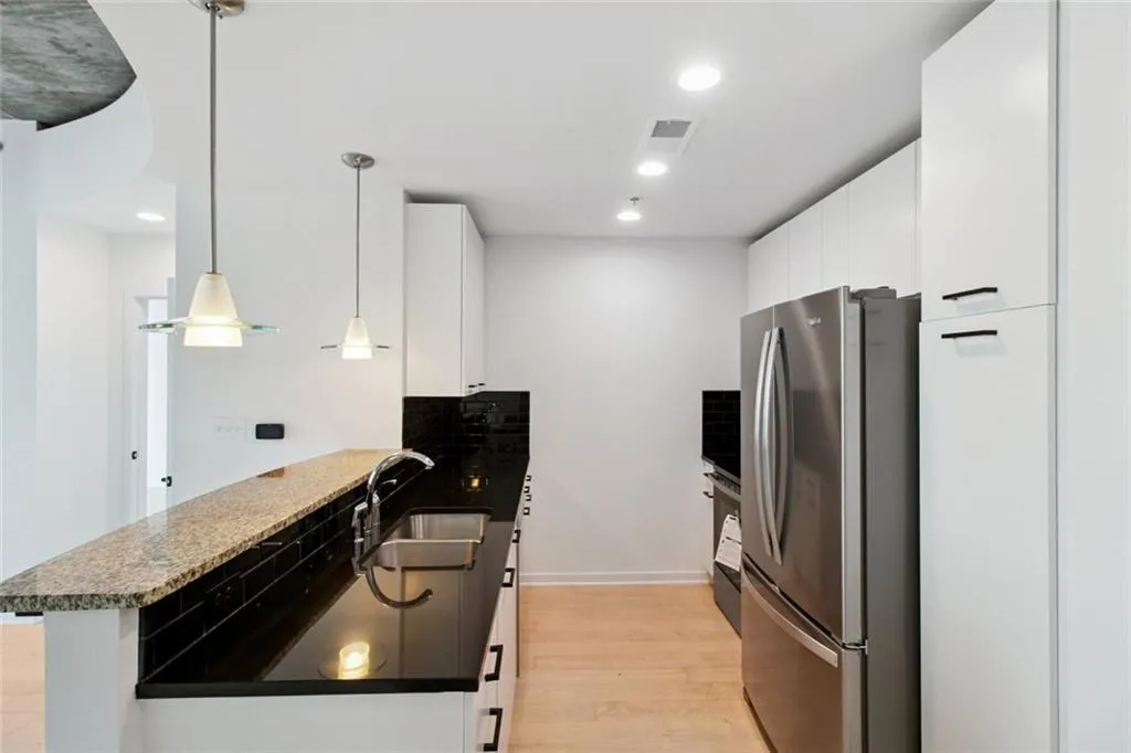3324 Peachtree Road Ne Unit 3016, Atlanta, Georgia 30326, 1 Bedroom Bedrooms, ,1 BathroomBathrooms,Residential,For Sale,3324 Peachtree Road Ne Unit 3016,7611590