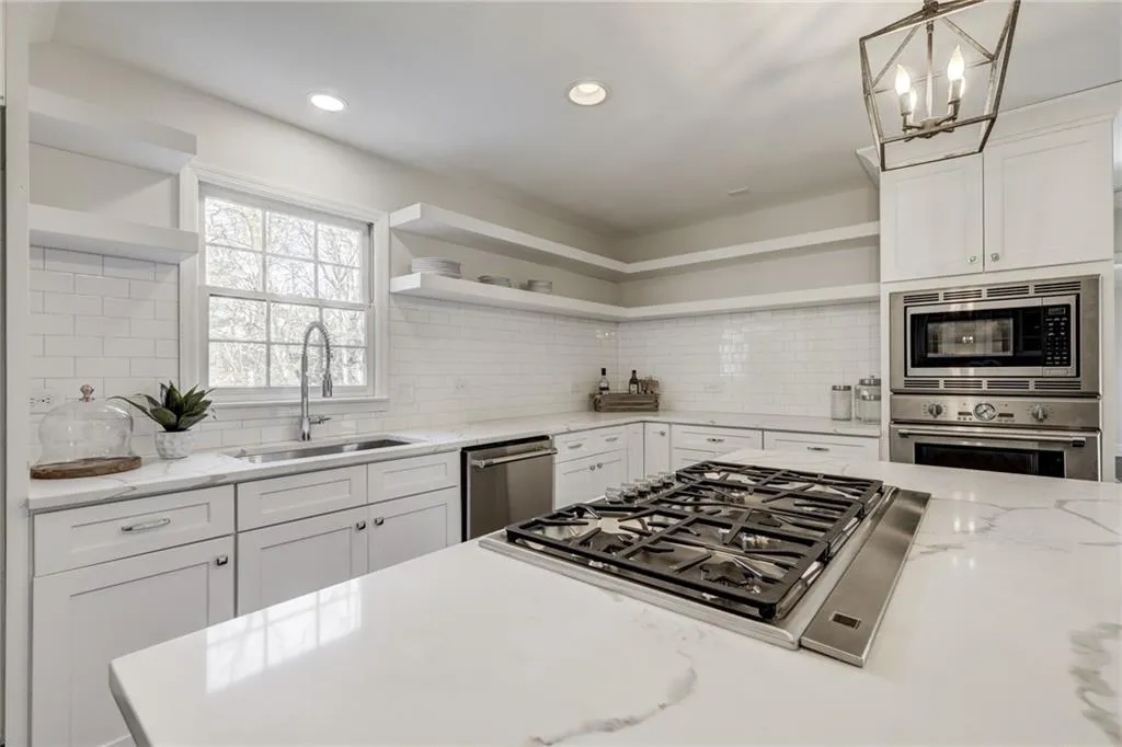 8160 Habersham Waters Road, Sandy Springs, Georgia 30350, 5 Bedrooms Bedrooms, ,5 BathroomsBathrooms,Residential,Sold,8160 Habersham Waters Road,6706980