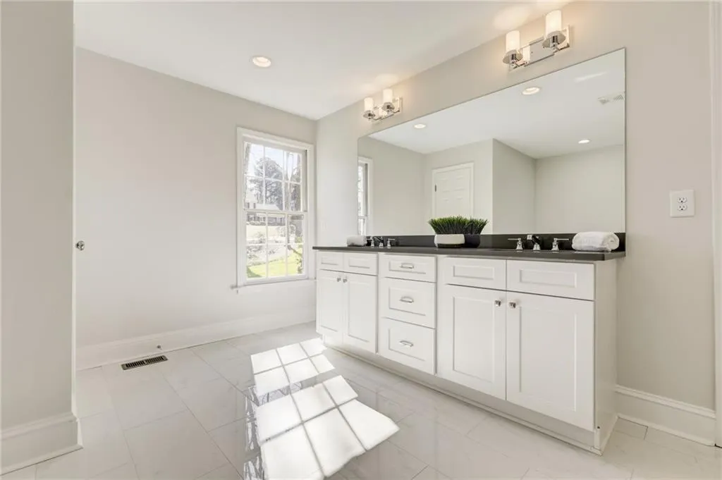 8160 Habersham Waters Road, Sandy Springs, Georgia 30350, 5 Bedrooms Bedrooms, ,5 BathroomsBathrooms,Residential,Sold,8160 Habersham Waters Road,6706980