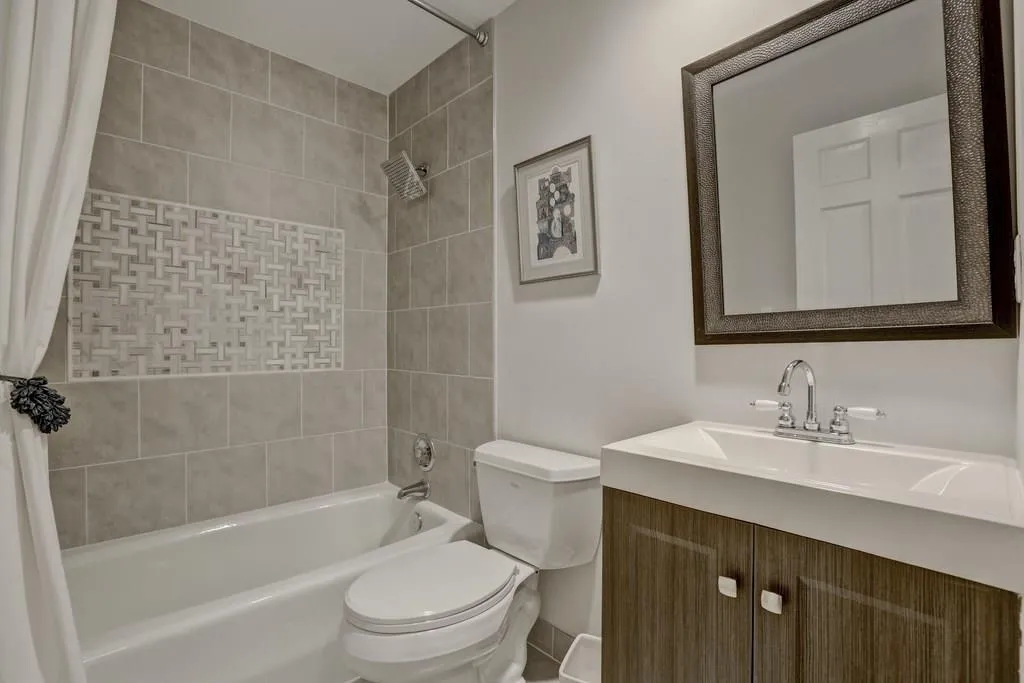 Georgia 30328, ,4 BathroomsBathrooms,Residential,Sold,5918641