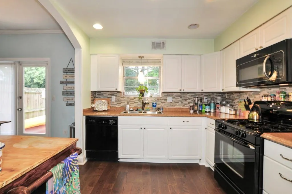 201 Wedgewood Way Unit 201, Sandy Springs, Georgia 30350, 2 Bedrooms Bedrooms, ,2 BathroomsBathrooms,Residential,Sold,201 Wedgewood Way Unit 201,5886294