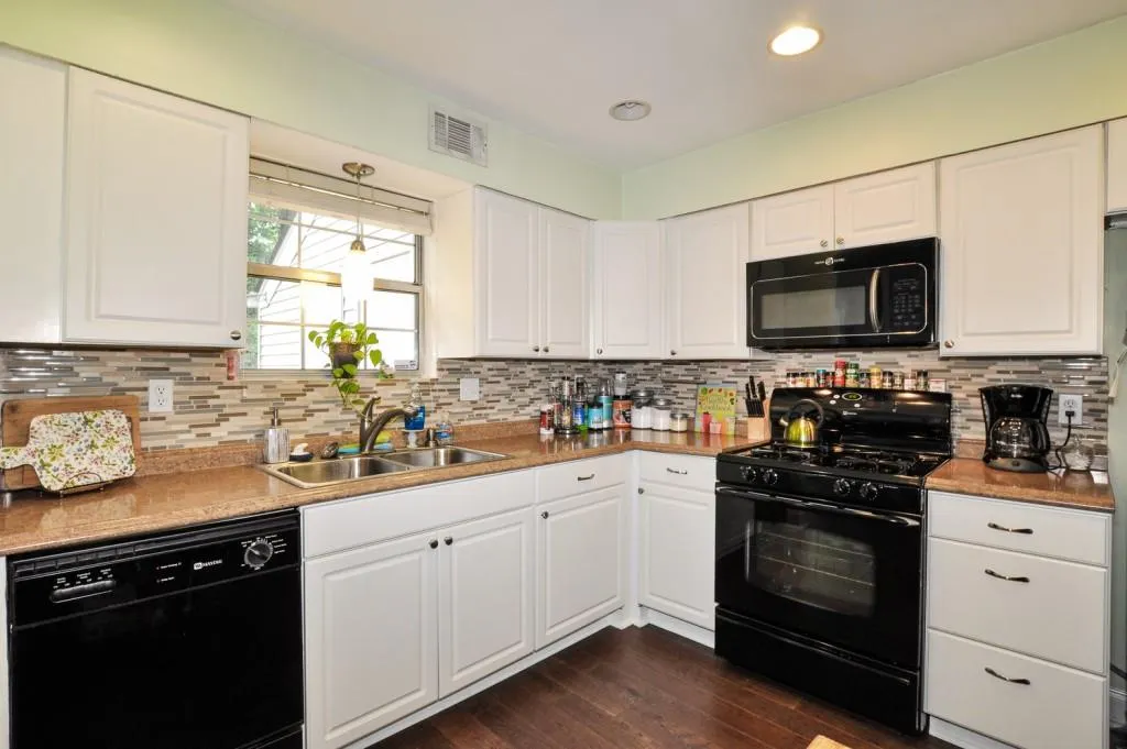 201 Wedgewood Way Unit 201, Sandy Springs, Georgia 30350, 2 Bedrooms Bedrooms, ,2 BathroomsBathrooms,Residential,Sold,201 Wedgewood Way Unit 201,5886294