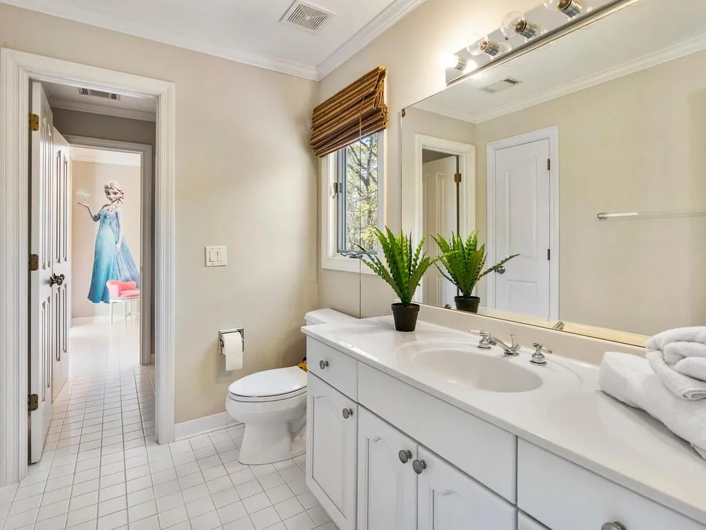 900 Marseilles Drive, Atlanta, Georgia 30327, 6 Bedrooms Bedrooms, ,5 BathroomsBathrooms,Residential,Sold,900 Marseilles Drive,6812586