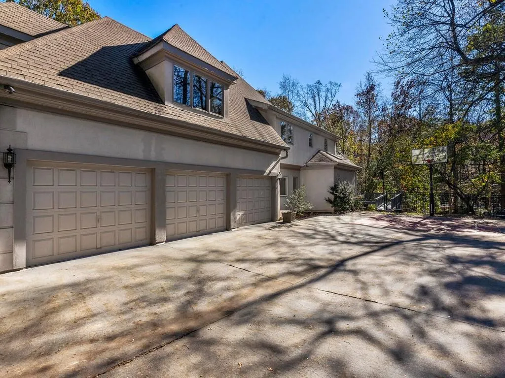 900 Marseilles Drive, Atlanta, Georgia 30327, 6 Bedrooms Bedrooms, ,5 BathroomsBathrooms,Residential,Sold,900 Marseilles Drive,6812586