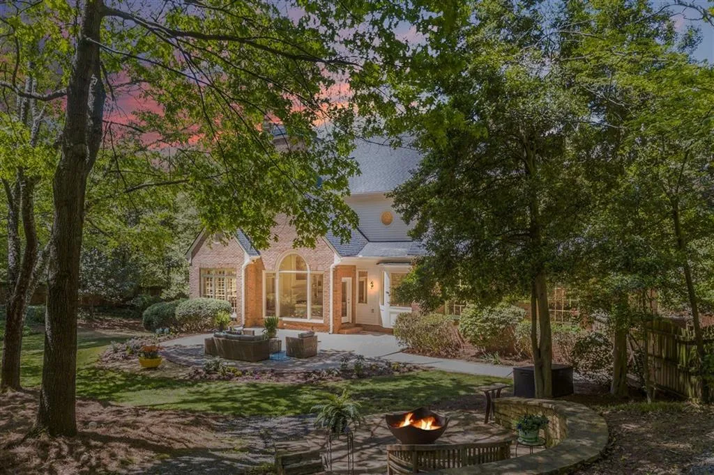 5295 Woodridge Forest Trail, Sandy Springs, Georgia 30327, 5 Bedrooms Bedrooms, ,5 BathroomsBathrooms,Residential,Sold,5295 Woodridge Forest Trail,6559983
