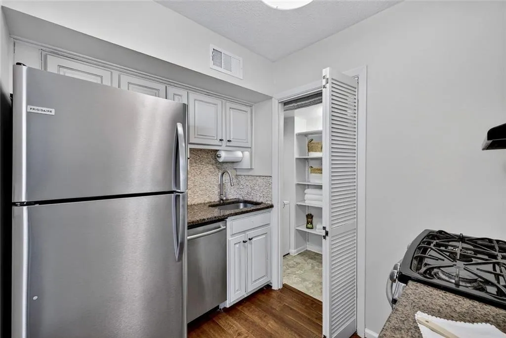 100 Biscayne Drive Nw Unit E4, Atlanta, Georgia 30309, 1 Bedroom Bedrooms, ,1 BathroomBathrooms,Residential,For Sale,100 Biscayne Drive Nw Unit E4,7670612 100 Biscayne Drive Nw Unit E4, Atlanta, Georgia 30309, 1 Bedroom Bedrooms, ,1 BathroomBathrooms,Residential,For Sale,100 Biscayne Drive Nw Unit E4,7670612