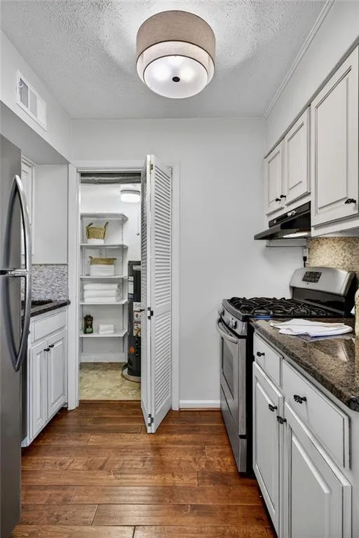 100 Biscayne Drive Nw Unit E4, Atlanta, Georgia 30309, 1 Bedroom Bedrooms, ,1 BathroomBathrooms,Residential,For Sale,100 Biscayne Drive Nw Unit E4,7670612 100 Biscayne Drive Nw Unit E4, Atlanta, Georgia 30309, 1 Bedroom Bedrooms, ,1 BathroomBathrooms,Residential,For Sale,100 Biscayne Drive Nw Unit E4,7670612