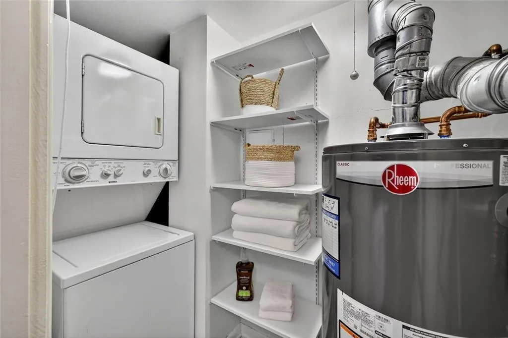 100 Biscayne Drive Nw Unit E4, Atlanta, Georgia 30309, 1 Bedroom Bedrooms, ,1 BathroomBathrooms,Residential,For Sale,100 Biscayne Drive Nw Unit E4,7670612 100 Biscayne Drive Nw Unit E4, Atlanta, Georgia 30309, 1 Bedroom Bedrooms, ,1 BathroomBathrooms,Residential,For Sale,100 Biscayne Drive Nw Unit E4,7670612