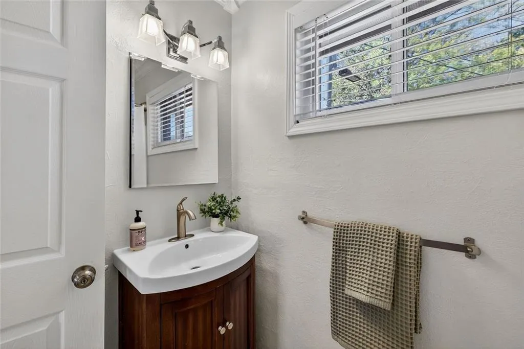 100 Biscayne Drive Nw Unit E4, Atlanta, Georgia 30309, 1 Bedroom Bedrooms, ,1 BathroomBathrooms,Residential,For Sale,100 Biscayne Drive Nw Unit E4,7670612 100 Biscayne Drive Nw Unit E4, Atlanta, Georgia 30309, 1 Bedroom Bedrooms, ,1 BathroomBathrooms,Residential,For Sale,100 Biscayne Drive Nw Unit E4,7670612