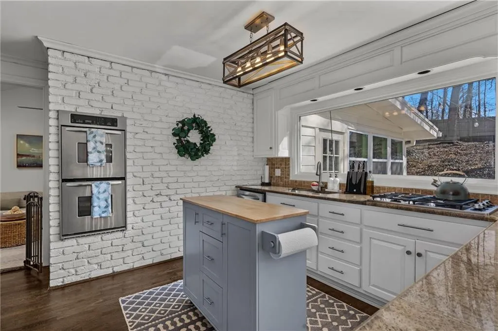 365 Earlston Drive, Atlanta, Georgia 30328, 4 Bedrooms Bedrooms, ,3 BathroomsBathrooms,Residential,Sold,365 Earlston Drive,7719783