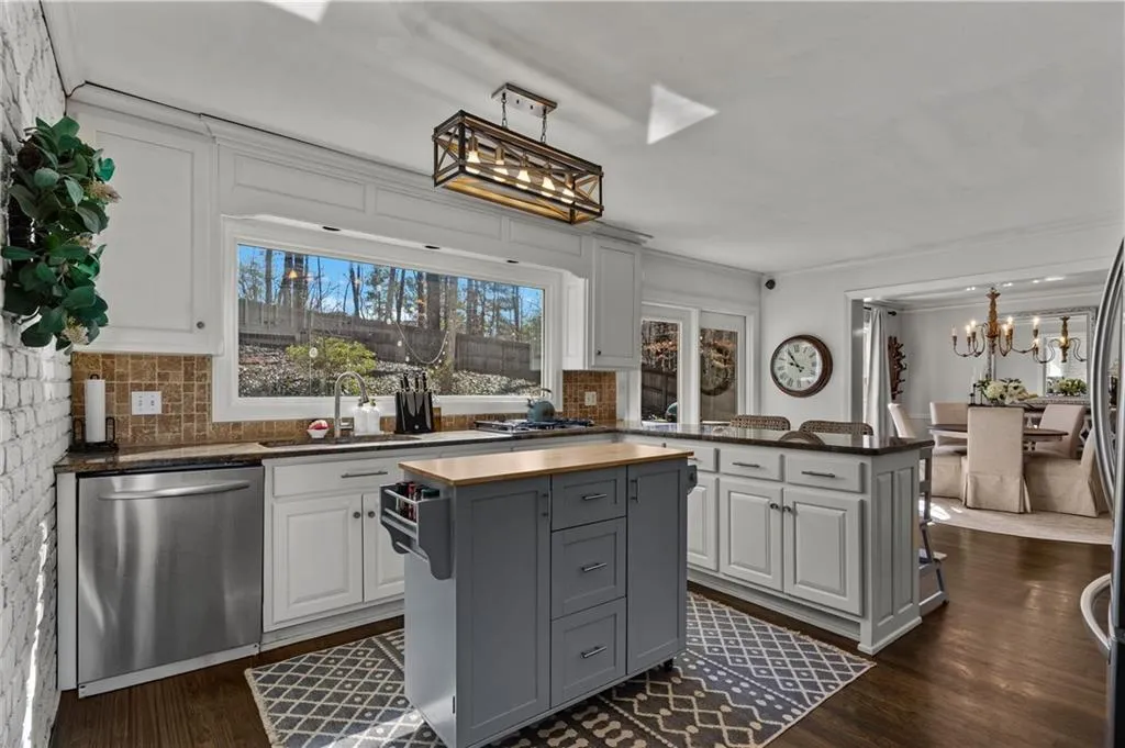 365 Earlston Drive, Atlanta, Georgia 30328, 4 Bedrooms Bedrooms, ,3 BathroomsBathrooms,Residential,Sold,365 Earlston Drive,7719783