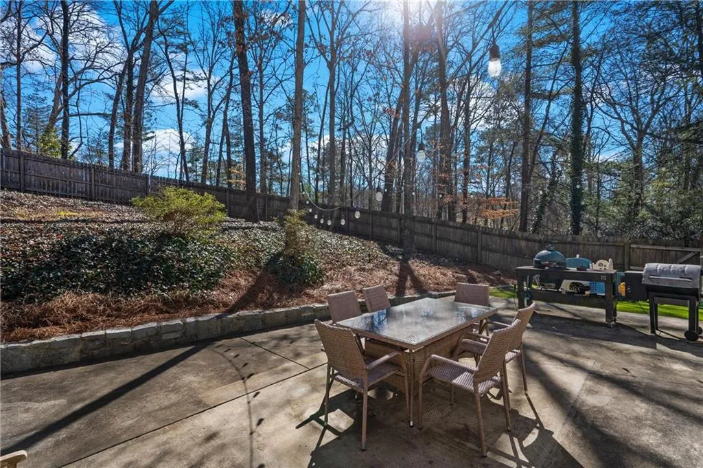 365 Earlston Drive, Atlanta, Georgia 30328, 4 Bedrooms Bedrooms, ,3 BathroomsBathrooms,Residential,Sold,365 Earlston Drive,7719783