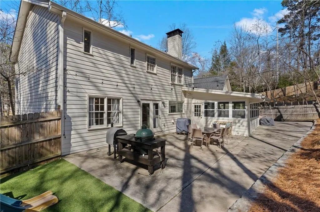 365 Earlston Drive, Atlanta, Georgia 30328, 4 Bedrooms Bedrooms, ,3 BathroomsBathrooms,Residential,Sold,365 Earlston Drive,7719783