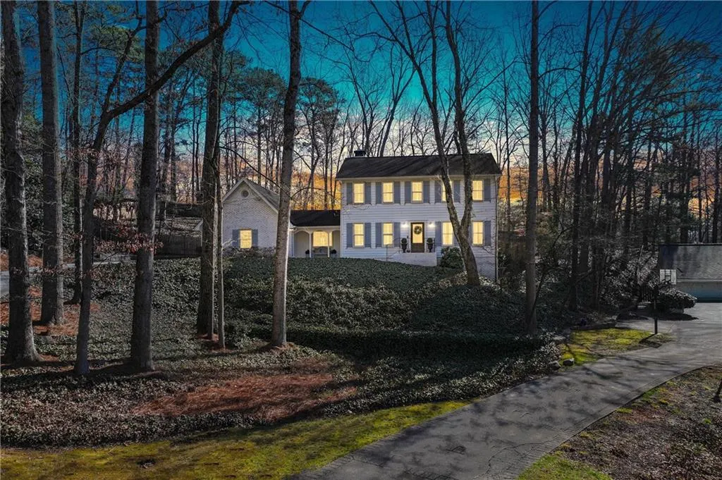 365 Earlston Drive, Atlanta, Georgia 30328, 4 Bedrooms Bedrooms, ,3 BathroomsBathrooms,Residential,Sold,365 Earlston Drive,7719783