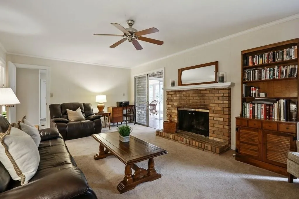 440 Riverside Parkway Nw, Sandy Springs, Georgia 30328, 3 Bedrooms Bedrooms, ,3 BathroomsBathrooms,Residential,Sold,440 Riverside Parkway Nw,6667661