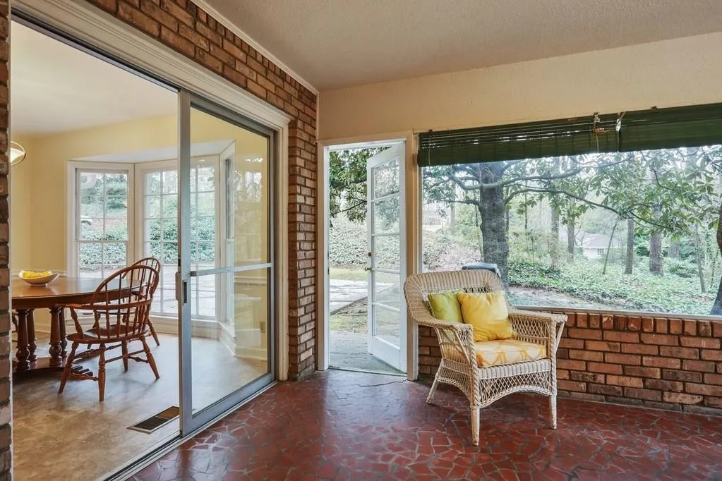440 Riverside Parkway Nw, Sandy Springs, Georgia 30328, 3 Bedrooms Bedrooms, ,3 BathroomsBathrooms,Residential,Sold,440 Riverside Parkway Nw,6667661
