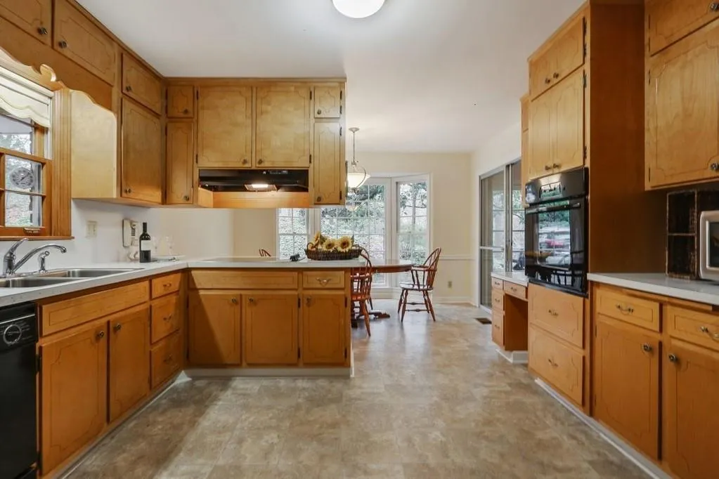 440 Riverside Parkway Nw, Sandy Springs, Georgia 30328, 3 Bedrooms Bedrooms, ,3 BathroomsBathrooms,Residential,Sold,440 Riverside Parkway Nw,6667661