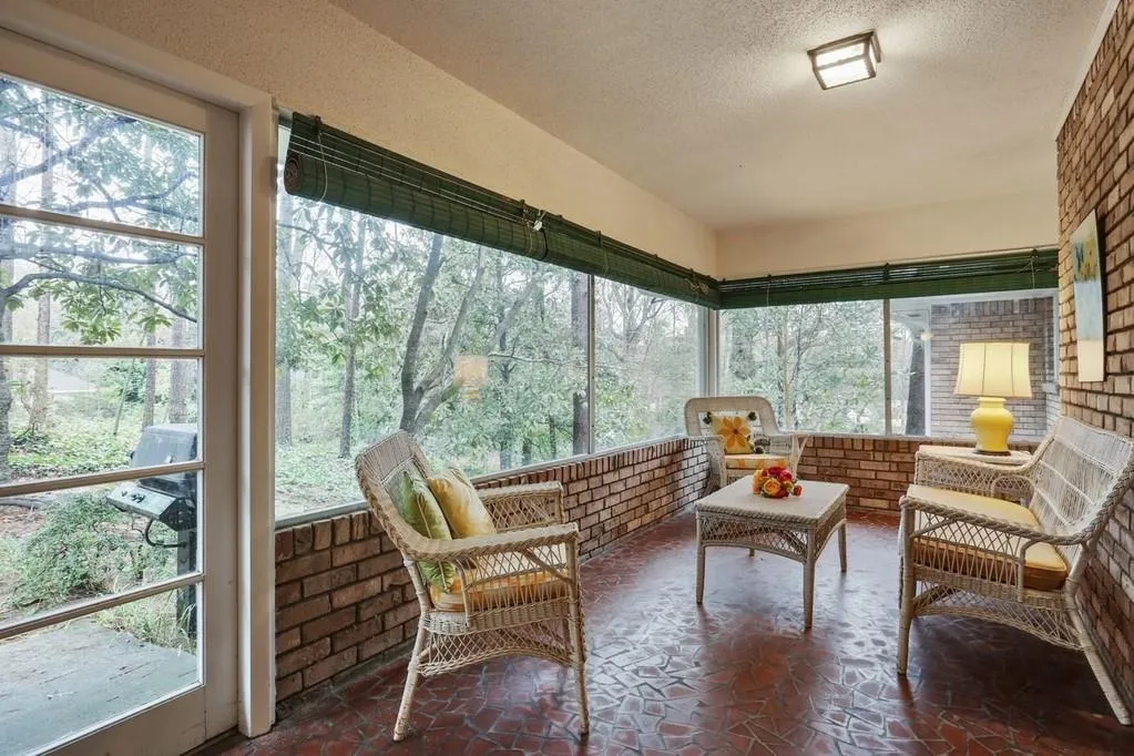 440 Riverside Parkway Nw, Sandy Springs, Georgia 30328, 3 Bedrooms Bedrooms, ,3 BathroomsBathrooms,Residential,Sold,440 Riverside Parkway Nw,6667661