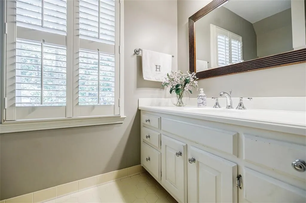 1585 Bakers Glen Drive, Sandy Springs, Georgia 30350, 5 Bedrooms Bedrooms, ,5 BathroomsBathrooms,Residential,Sold,1585 Bakers Glen Drive,7273251
