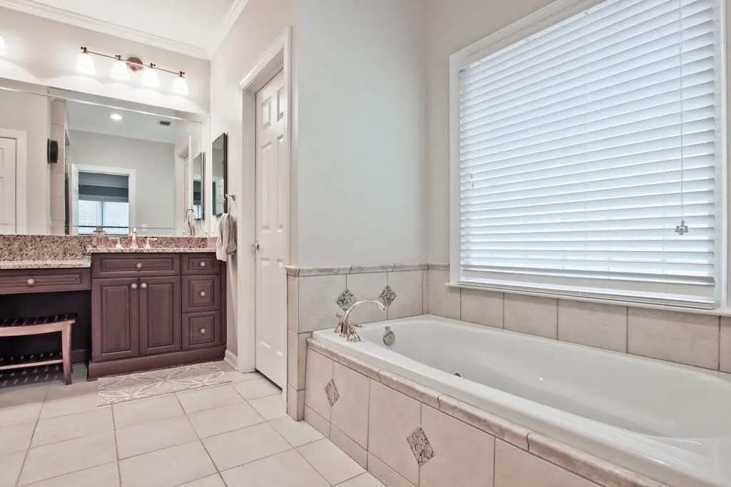 685 Glenridge Close Drive, Atlanta, Georgia 30328, 4 Bedrooms Bedrooms, ,2 BathroomsBathrooms,Residential,Sold,685 Glenridge Close Drive,6859715