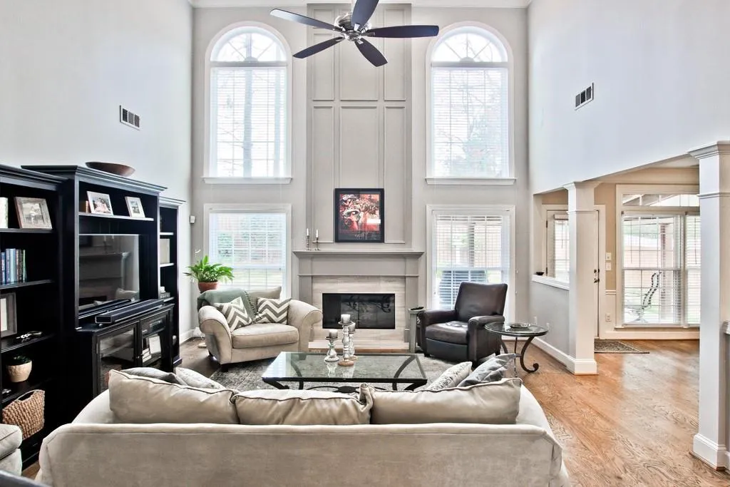 685 Glenridge Close Drive, Atlanta, Georgia 30328, 4 Bedrooms Bedrooms, ,2 BathroomsBathrooms,Residential,Sold,685 Glenridge Close Drive,6859715