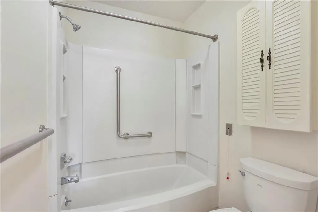 475 Mount Vernon Highway Ne Unit A200, Sandy Springs, Georgia 30328, 2 Bedrooms Bedrooms, ,2 BathroomsBathrooms,Residential,Sold,475 Mount Vernon Highway Ne Unit A200,6970617