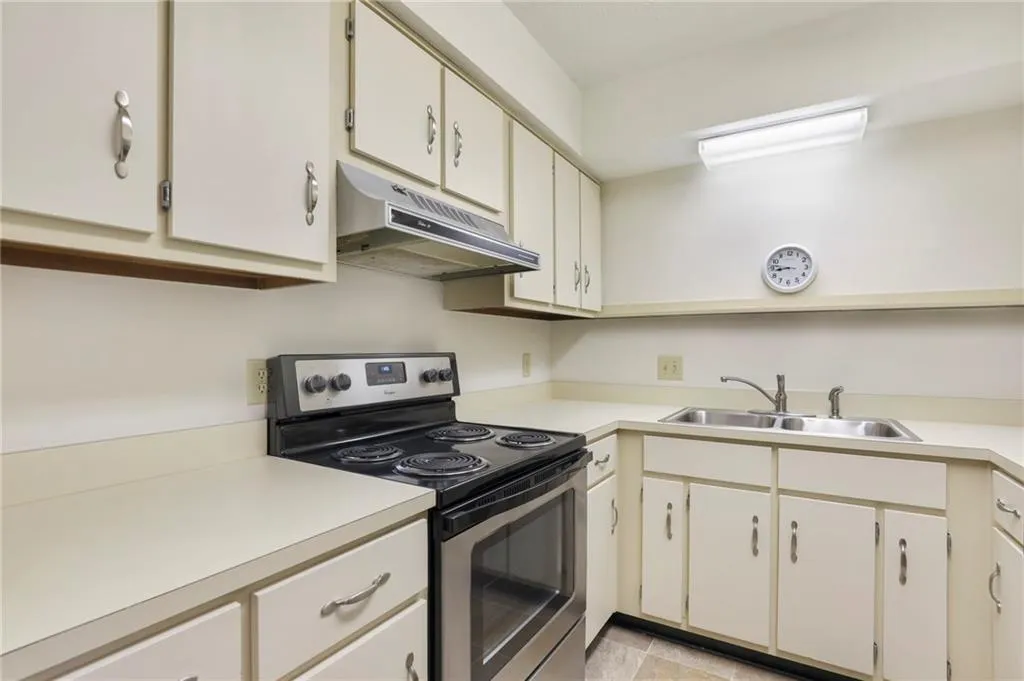 475 Mount Vernon Highway Ne Unit A200, Sandy Springs, Georgia 30328, 2 Bedrooms Bedrooms, ,2 BathroomsBathrooms,Residential,Sold,475 Mount Vernon Highway Ne Unit A200,6970617