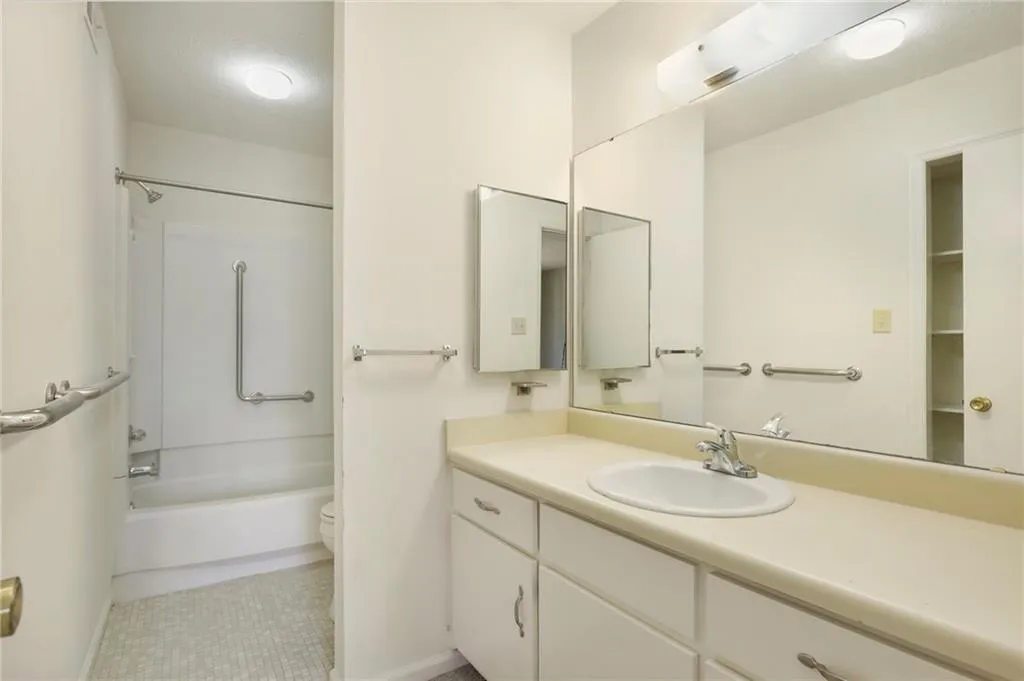 475 Mount Vernon Highway Ne Unit A200, Sandy Springs, Georgia 30328, 2 Bedrooms Bedrooms, ,2 BathroomsBathrooms,Residential,Sold,475 Mount Vernon Highway Ne Unit A200,6970617