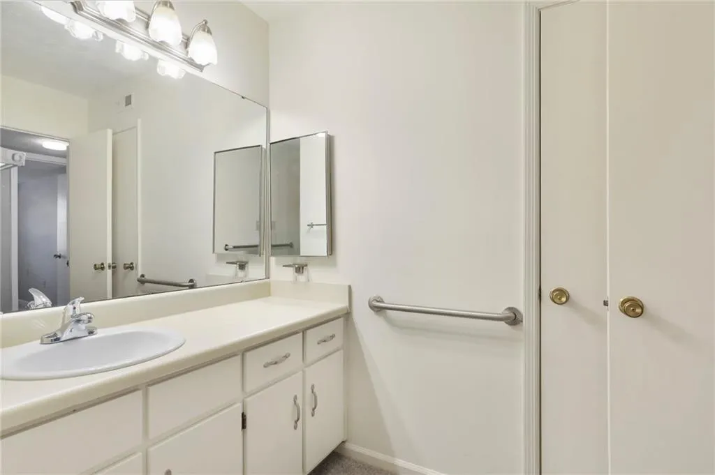 475 Mount Vernon Highway Ne Unit A200, Sandy Springs, Georgia 30328, 2 Bedrooms Bedrooms, ,2 BathroomsBathrooms,Residential,Sold,475 Mount Vernon Highway Ne Unit A200,6970617