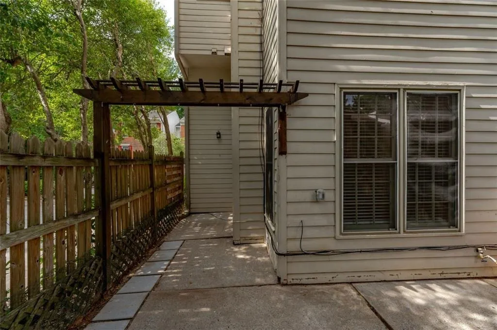 504 Brandywine Circle, Sandy Springs, Georgia 30350, 3 Bedrooms Bedrooms, ,2 BathroomsBathrooms,Residential,Sold,504 Brandywine Circle,7088700