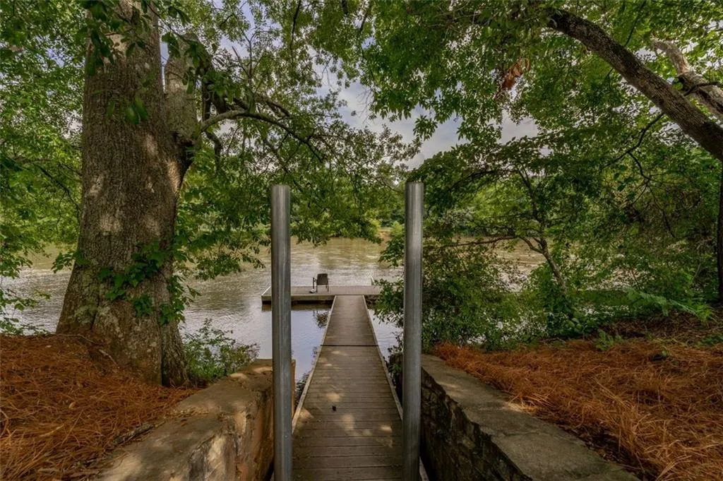 504 Brandywine Circle, Sandy Springs, Georgia 30350, 3 Bedrooms Bedrooms, ,2 BathroomsBathrooms,Residential,Sold,504 Brandywine Circle,7088700