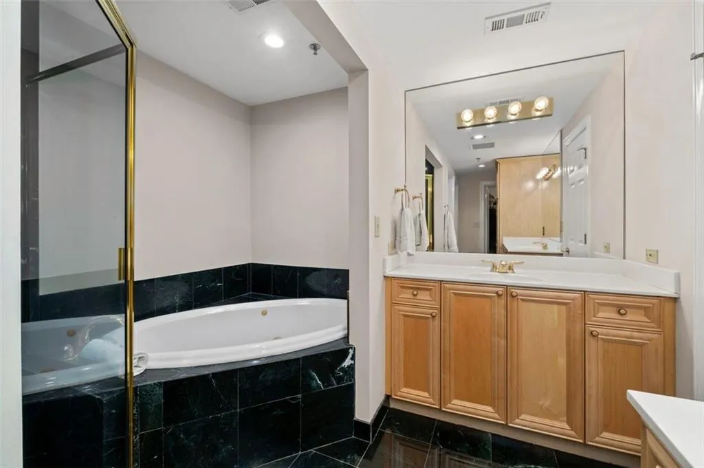 3101 Howell Mill Road Nw Unit 227, Atlanta, Georgia 30327, 2 Bedrooms Bedrooms, ,2 BathroomsBathrooms,Residential,For Sale,3101 Howell Mill Road Nw Unit 227,7610538