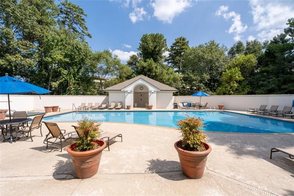3101 Howell Mill Road Nw Unit 227, Atlanta, Georgia 30327, 2 Bedrooms Bedrooms, ,2 BathroomsBathrooms,Residential,For Sale,3101 Howell Mill Road Nw Unit 227,7610538