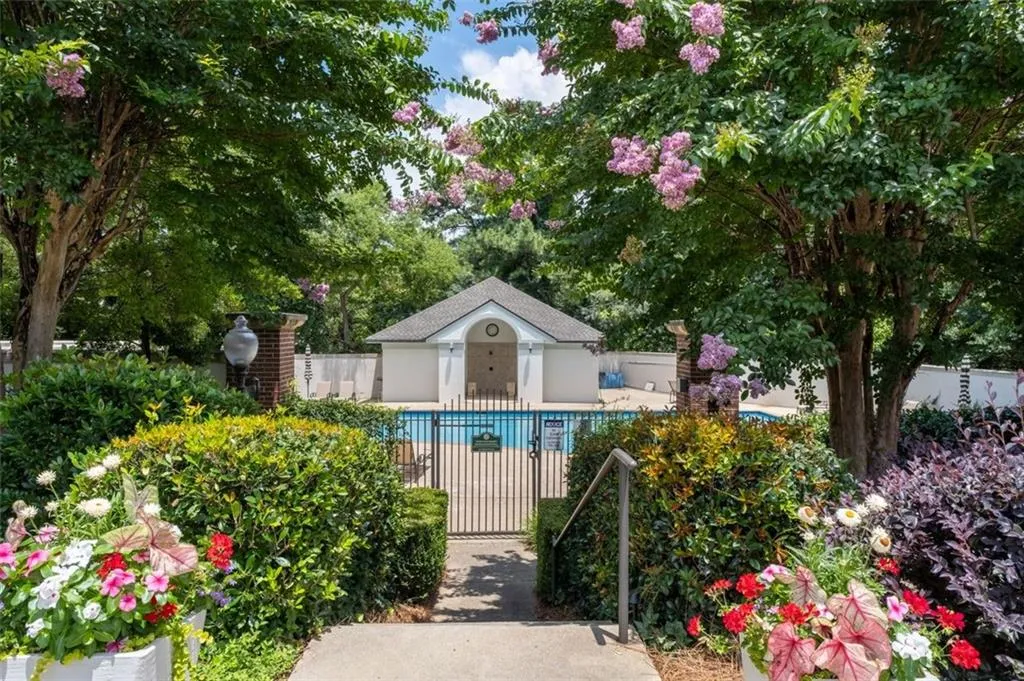 3101 Howell Mill Road Nw Unit 227, Atlanta, Georgia 30327, 2 Bedrooms Bedrooms, ,2 BathroomsBathrooms,Residential,For Sale,3101 Howell Mill Road Nw Unit 227,7610538