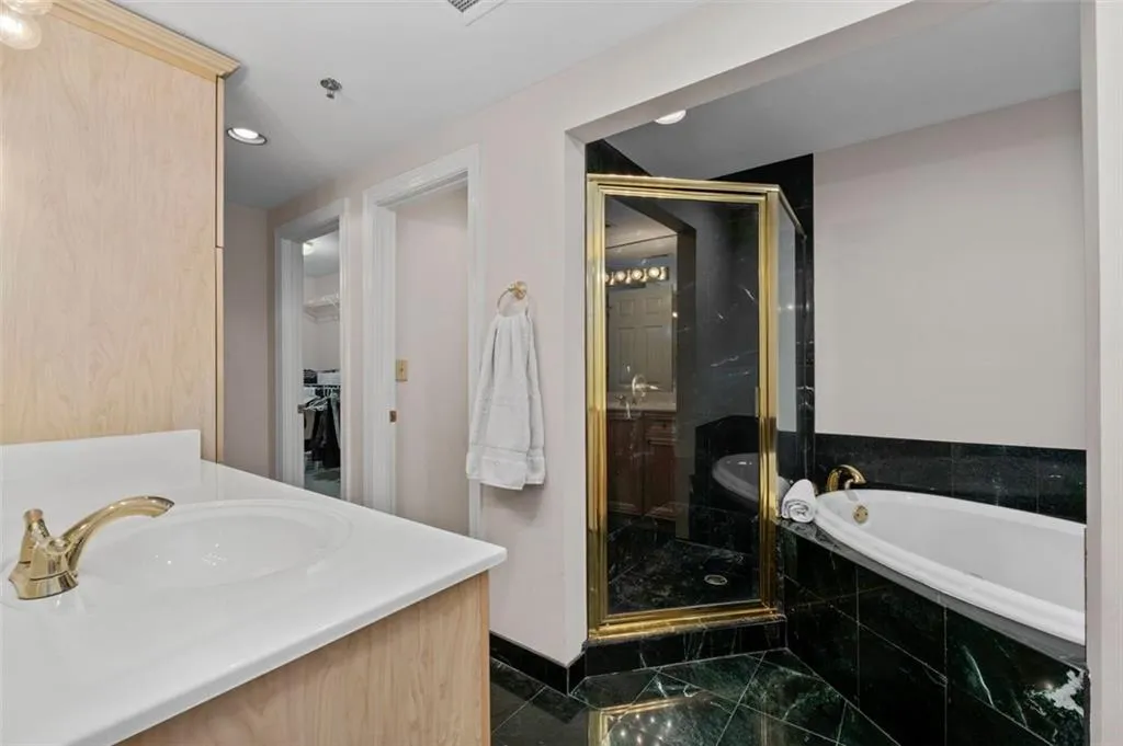 3101 Howell Mill Road Nw Unit 227, Atlanta, Georgia 30327, 2 Bedrooms Bedrooms, ,2 BathroomsBathrooms,Residential,For Sale,3101 Howell Mill Road Nw Unit 227,7610538