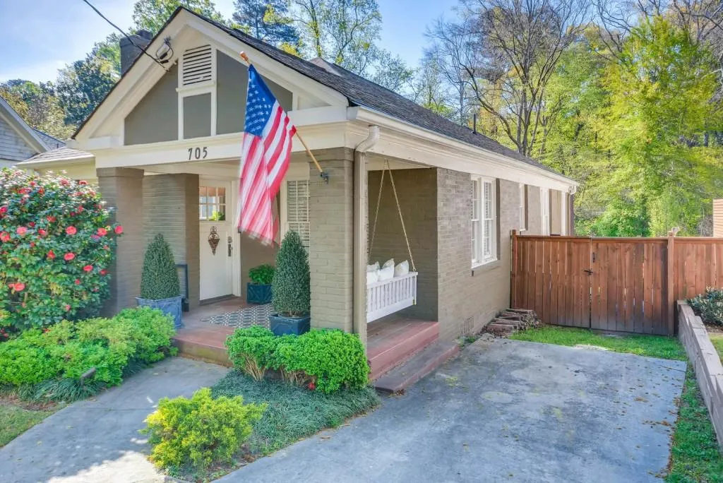 705 Martina Drive Ne, Atlanta, Georgia 30305, 2 Bedrooms Bedrooms, ,2 BathroomsBathrooms,Residential,Sold,705 Martina Drive Ne,5995845