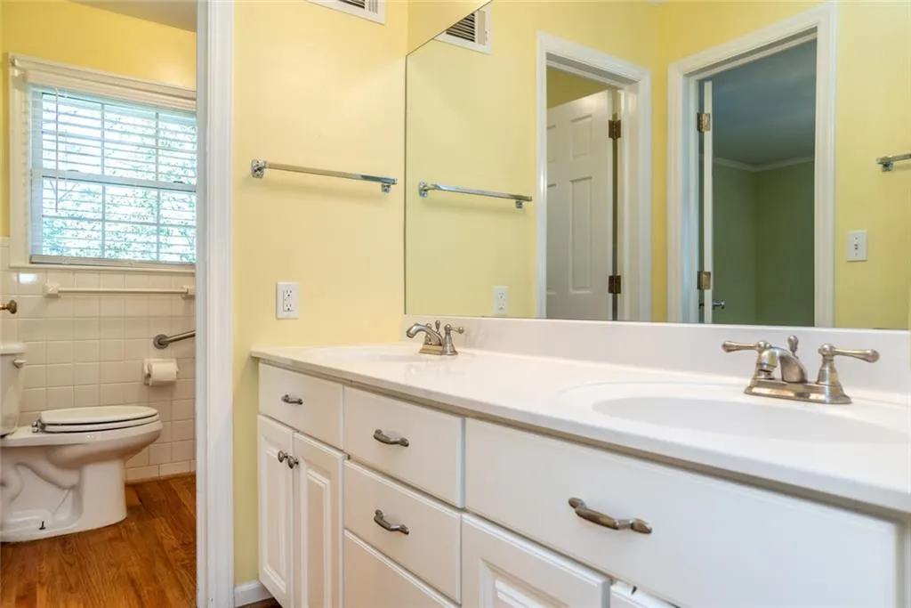 520 Amberidge Trail, Atlanta, Georgia 30328, 4 Bedrooms Bedrooms, ,3 BathroomsBathrooms,Residential,Sold,520 Amberidge Trail,6525796