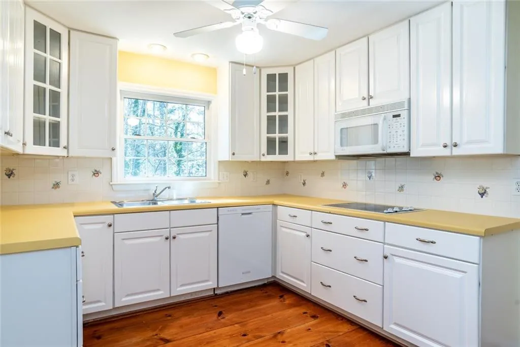 520 Amberidge Trail, Atlanta, Georgia 30328, 4 Bedrooms Bedrooms, ,3 BathroomsBathrooms,Residential,Sold,520 Amberidge Trail,6525796