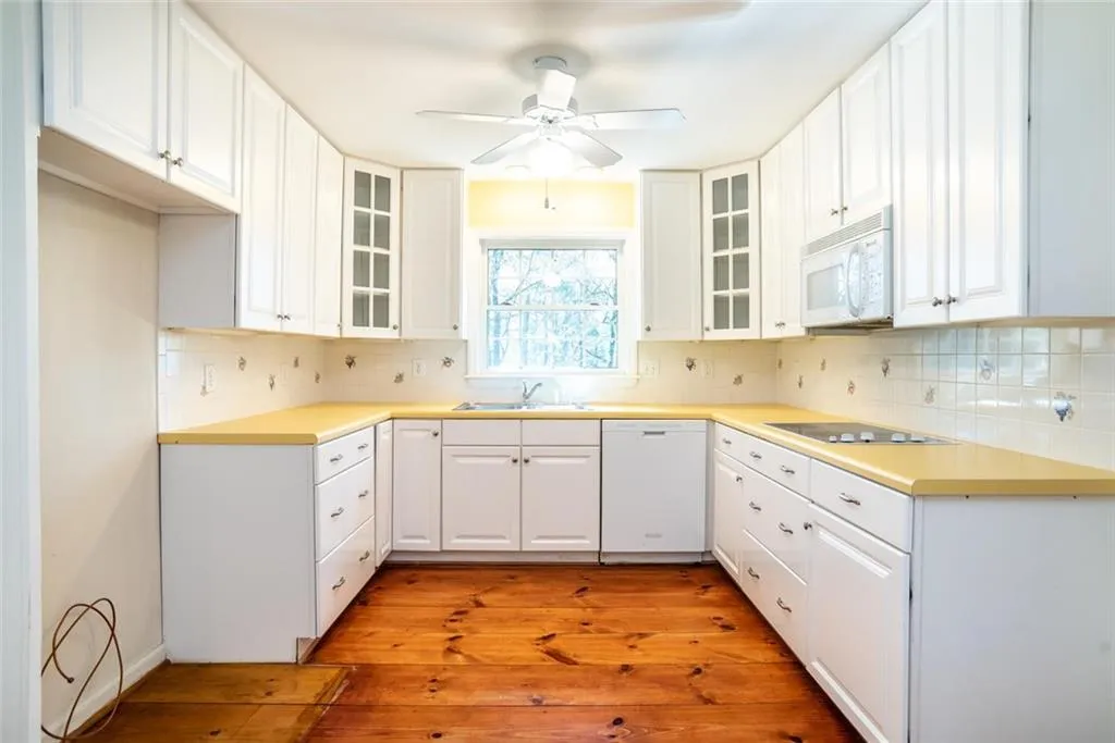 520 Amberidge Trail, Atlanta, Georgia 30328, 4 Bedrooms Bedrooms, ,3 BathroomsBathrooms,Residential,Sold,520 Amberidge Trail,6525796