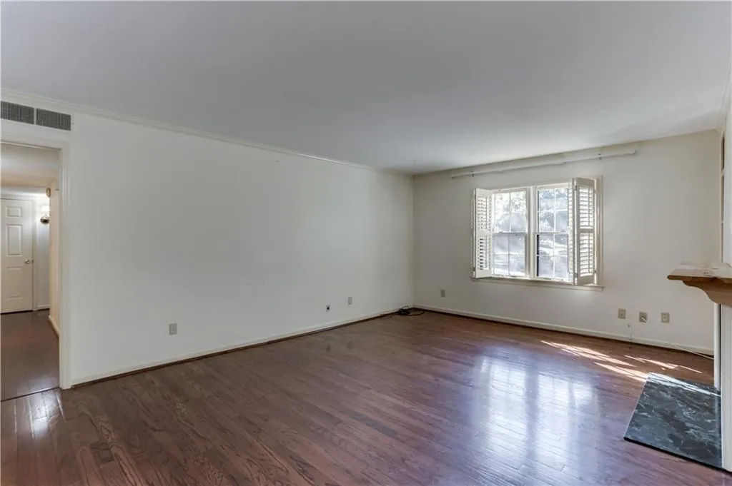 18 Glenald Way Nw, Atlanta, Georgia 30327, 3 Bedrooms Bedrooms, ,2 BathroomsBathrooms,Residential,Sold,18 Glenald Way Nw,6095806