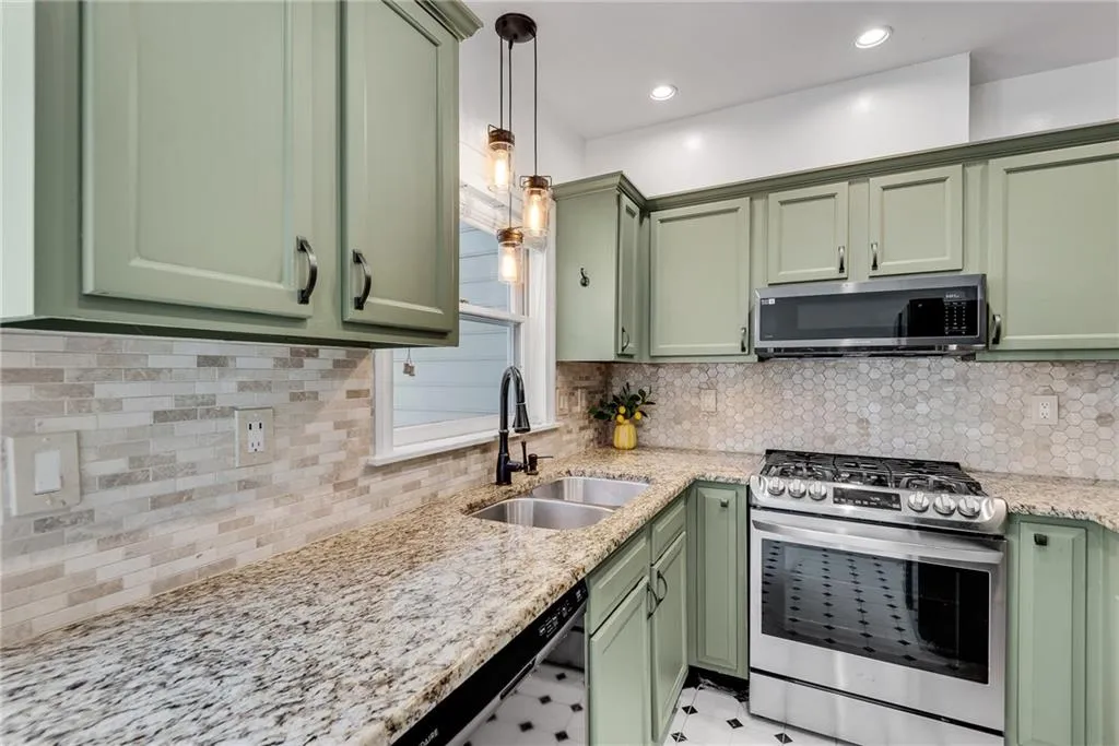 7500 Roswell Road Unit 59, Atlanta, Georgia 30350, 2 Bedrooms Bedrooms, ,2 BathroomsBathrooms,Residential,Sold,7500 Roswell Road Unit 59,7736049