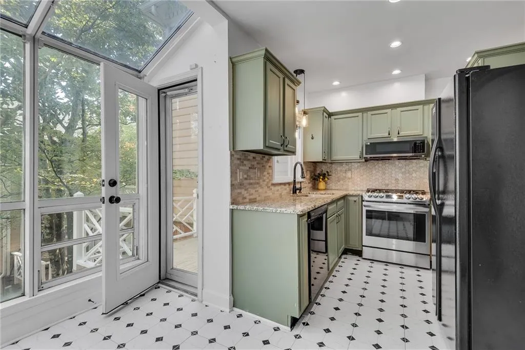 7500 Roswell Road Unit 59, Atlanta, Georgia 30350, 2 Bedrooms Bedrooms, ,2 BathroomsBathrooms,Residential,Sold,7500 Roswell Road Unit 59,7736049