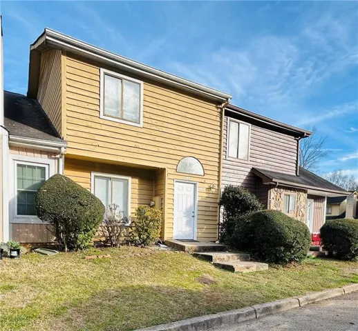View of front of house with a front lawn