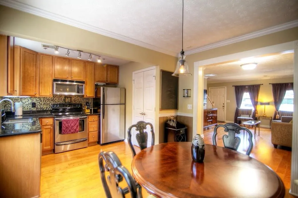 255 Winding River Drive Unit H, Sandy Springs, Georgia 30350, 2 Bedrooms Bedrooms, ,1 BathroomBathrooms,Residential,Sold,255 Winding River Drive Unit H,5821360