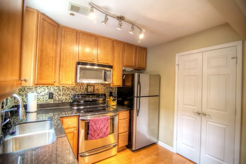 255 Winding River Drive Unit H, Sandy Springs, Georgia 30350, 2 Bedrooms Bedrooms, ,1 BathroomBathrooms,Residential,Sold,255 Winding River Drive Unit H,5821360