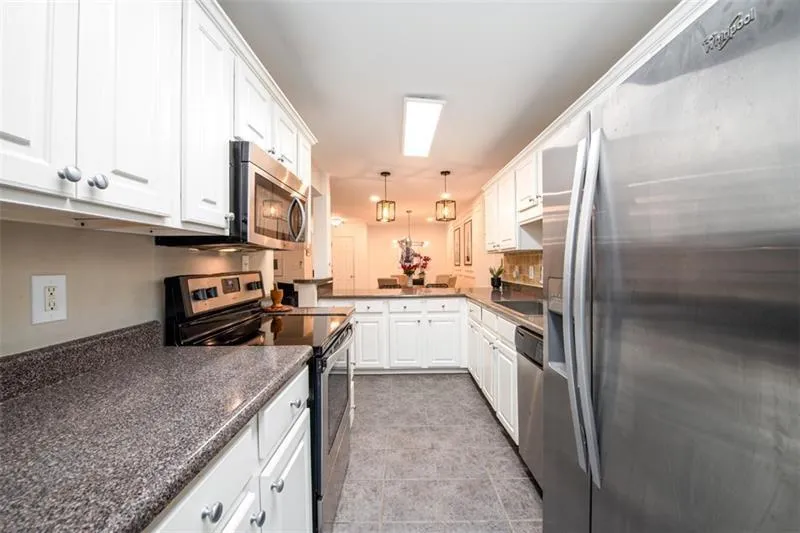 502 Brighton Point Unit 502, Sandy Springs, Georgia 30328, 3 Bedrooms Bedrooms, ,2 BathroomsBathrooms,Residential,Sold,502 Brighton Point Unit 502,7332044