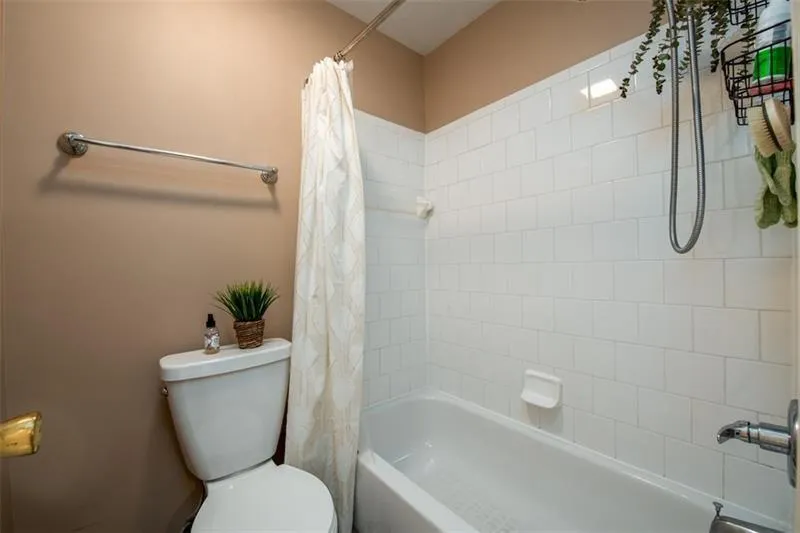502 Brighton Point Unit 502, Sandy Springs, Georgia 30328, 3 Bedrooms Bedrooms, ,2 BathroomsBathrooms,Residential,Sold,502 Brighton Point Unit 502,7332044