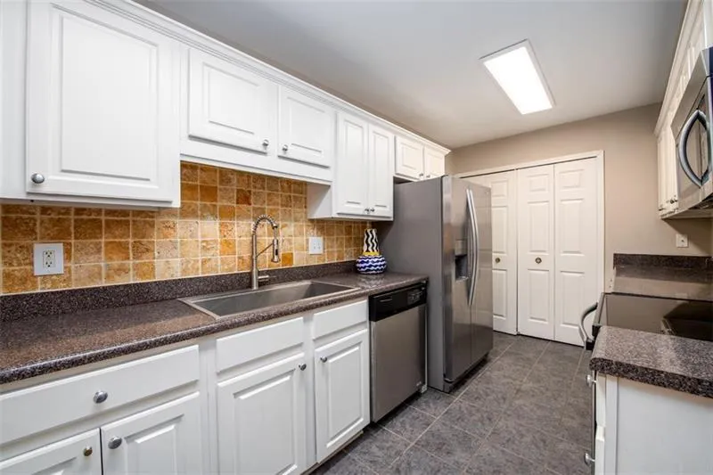 502 Brighton Point Unit 502, Sandy Springs, Georgia 30328, 3 Bedrooms Bedrooms, ,2 BathroomsBathrooms,Residential,Sold,502 Brighton Point Unit 502,7332044