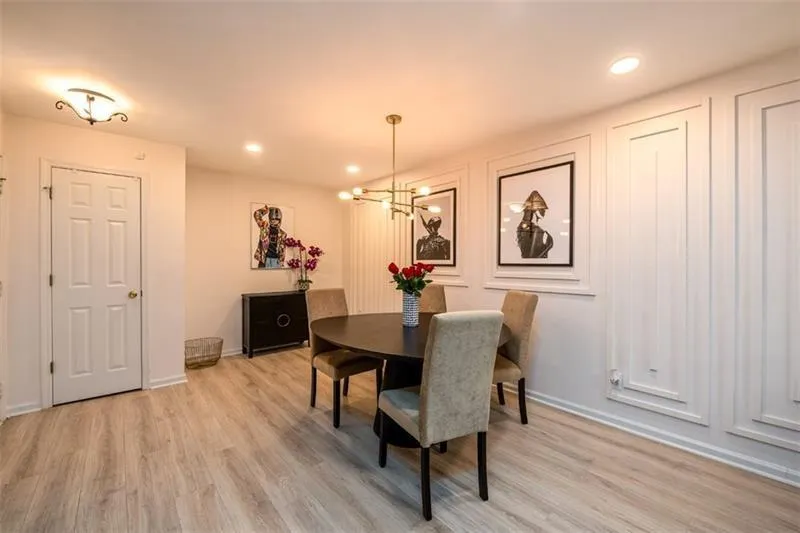 502 Brighton Point Unit 502, Sandy Springs, Georgia 30328, 3 Bedrooms Bedrooms, ,2 BathroomsBathrooms,Residential,Sold,502 Brighton Point Unit 502,7332044